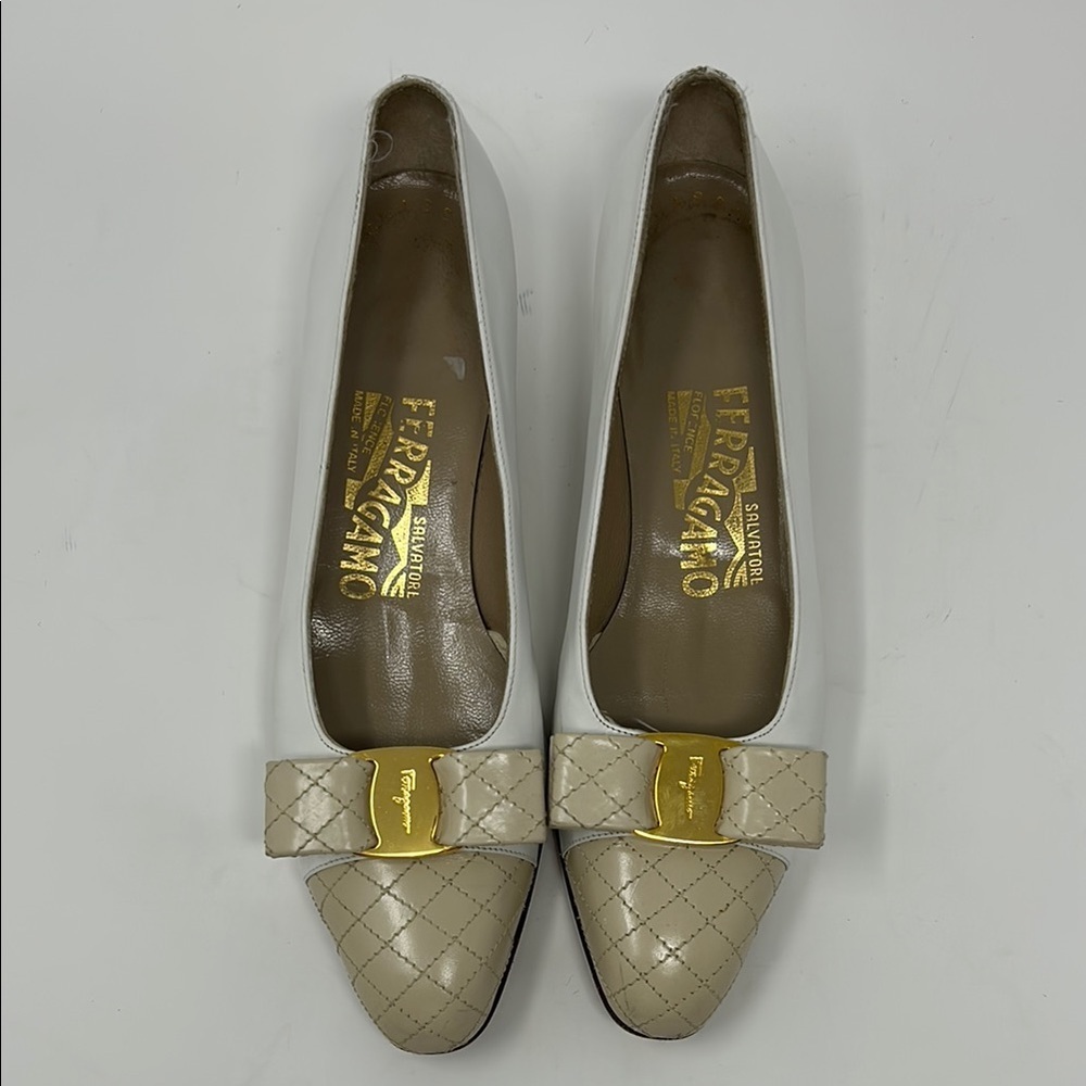 Salvatore Ferragamo Cream and White Flats Gold Hardware Vara Bow Size 6.5 0050